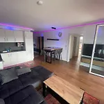 100 Qm Penthouse, Self-check-in, 2 Parkplaetze Apartamento *