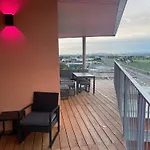 100 Qm Penthouse, Self-check-in, 2 Parkplaetze Apartamento Graz