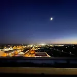 100 Qm Penthouse, Self-check-in, 2 Parkplaetze Apartamento *