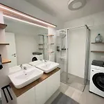 100 Qm Penthouse, Self-check-in, 2 Parkplaetze Apartamento *