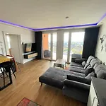 Apartamento 100 Qm Penthouse, Self-check-in, 2 Parkplaetze *