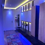 Apartamento 100 Qm Penthouse, Self-check-in, 2 Parkplaetze *