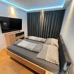 100 Qm Penthouse, Self-check-in, 2 Parkplaetze *