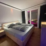 Apartamento 100 Qm Penthouse, Self-check-in, 2 Parkplaetze