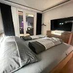 100 Qm Penthouse, Self-check-in, 2 Parkplaetze Apartamento *