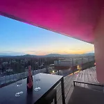 Apartamento 100 Qm Penthouse, Self-check-in, 2 Parkplaetze