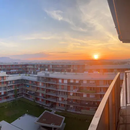 100 Qm Penthouse, Self-check-in, 2 Parkplaetze Appartement *