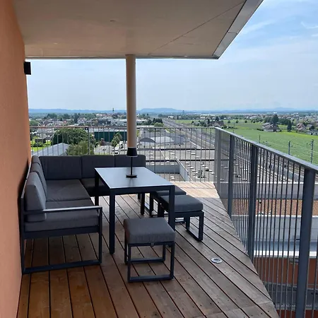 100 Qm Penthouse, Self-check-in, 2 Parkplaetze Appartement