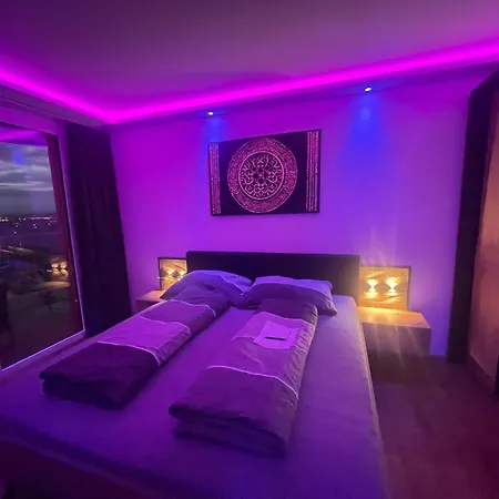 100 Qm Penthouse, Self-check-in, 2 Parkplaetze Appartement Graz