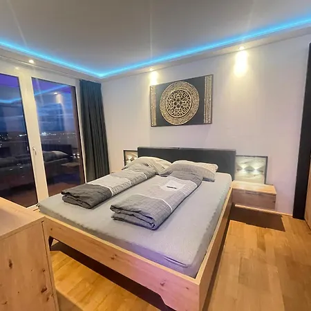 100 Qm Penthouse, Self-check-in, 2 Parkplaetze Appartement Graz