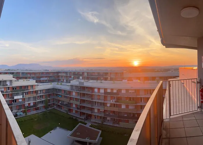 100 Qm Penthouse, Self-check-in, 2 Parkplaetze Appartement *