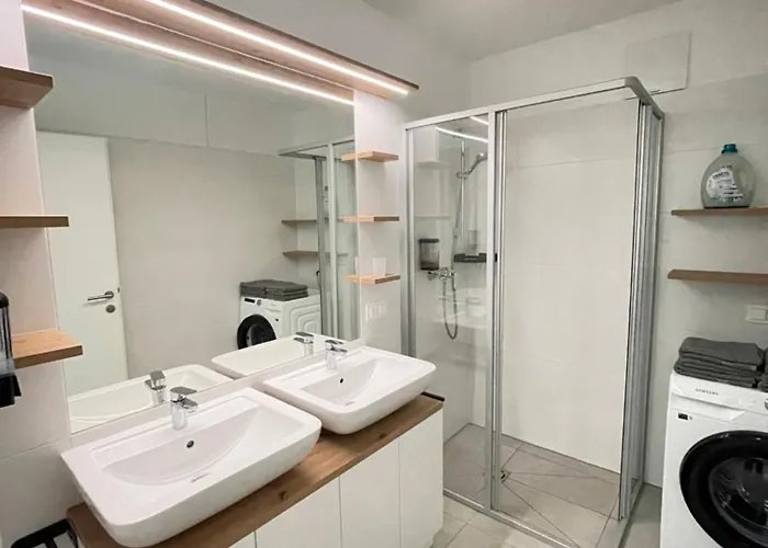 100 Qm Penthouse, Self-check-in, 2 Parkplaetze Appartement *