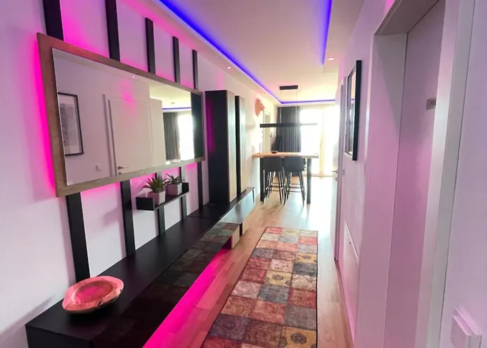 100 Qm Penthouse, Self-check-in, 2 Parkplaetze *