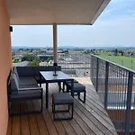 100 Qm Penthouse, Self-check-in, 2 Parkplaetze شقة