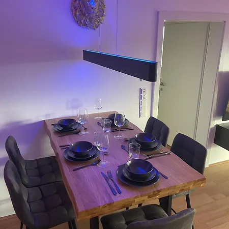 Apartment 100 Qm Penthouse, Self-check-in, 2 Parkplaetze
