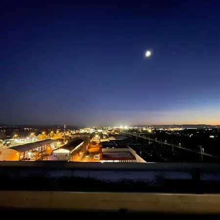 100 Qm Penthouse, Self-check-in, 2 Parkplaetze Apartment *