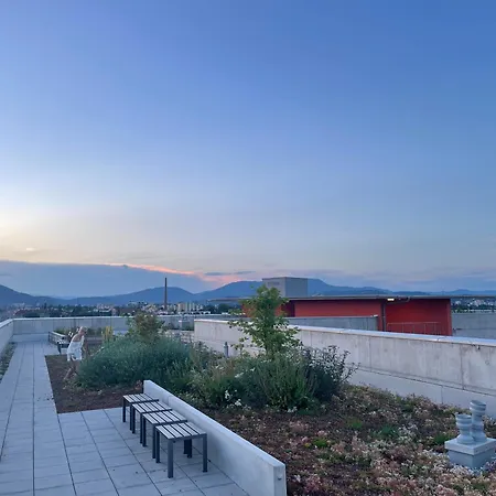 100 Qm Penthouse, Self-check-in, 2 Parkplaetze *