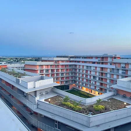 100 Qm Penthouse, Self-check-in, 2 Parkplaetze شقة