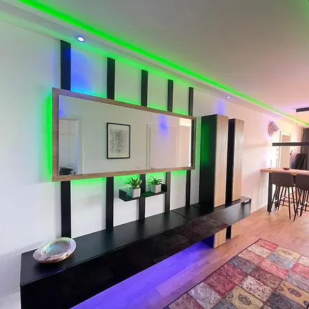 100 Qm Penthouse, Self-check-in, 2 Parkplaetze