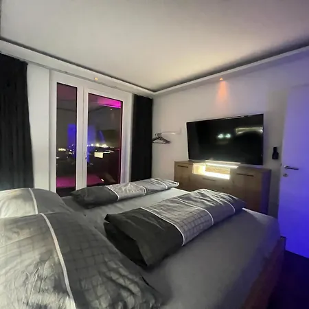 100 Qm Penthouse, Self-check-in, 2 Parkplaetze