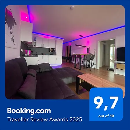 100 Qm Penthouse, Self-check-in, 2 Parkplaetze Apartment