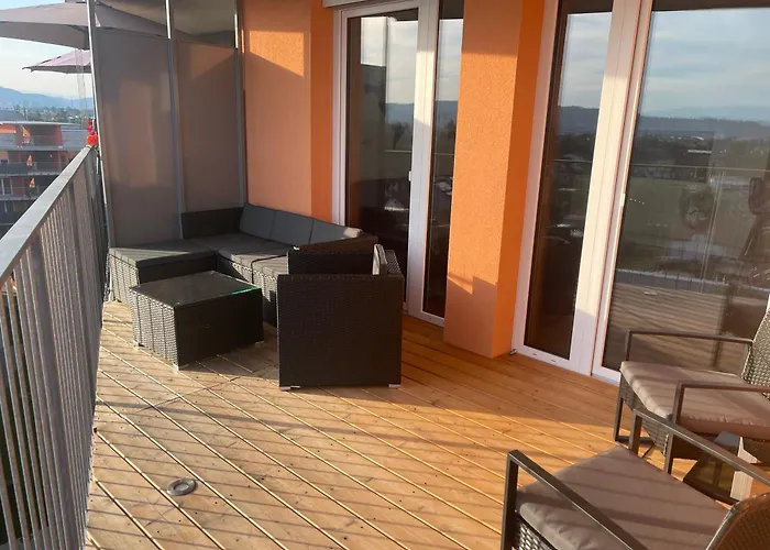 100 Qm Penthouse, Self-check-in, 2 Parkplaetze Lägenhet Graz