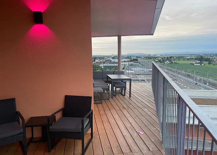 100 Qm Penthouse, Self-check-in, 2 Parkplaetze Lägenhet Graz