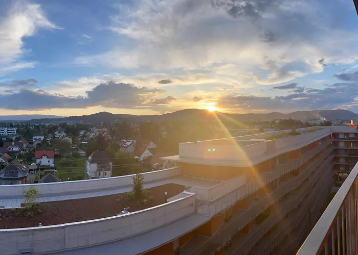 100 Qm Penthouse, Self-check-in, 2 Parkplaetze شقة