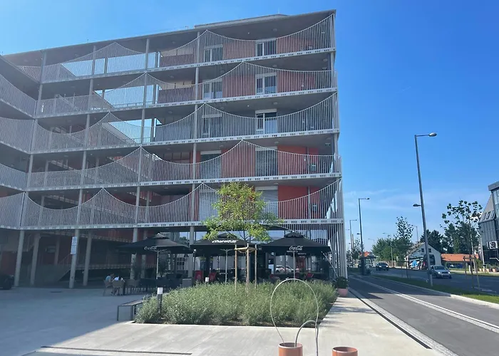 100 Qm Penthouse, Self-check-in, 2 Parkplaetze *