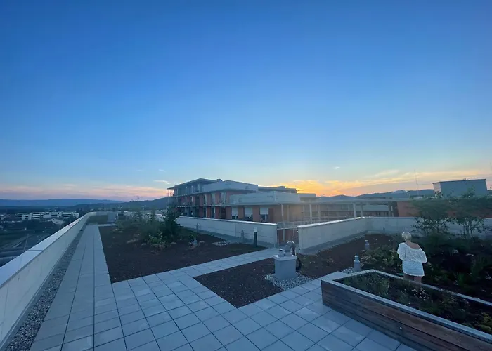 100 Qm Penthouse, Self-check-in, 2 Parkplaetze Lägenhet