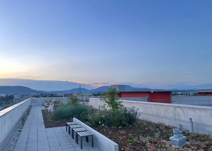 100 Qm Penthouse, Self-check-in, 2 Parkplätze *