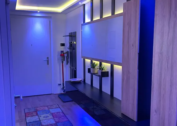 شقة 100 Qm Penthouse, Self-check-in, 2 Parkplaetze *