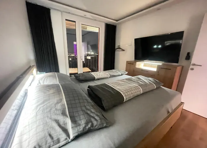 100 Qm Penthouse, Self-check-in, 2 Parkplaetze Lägenhet *