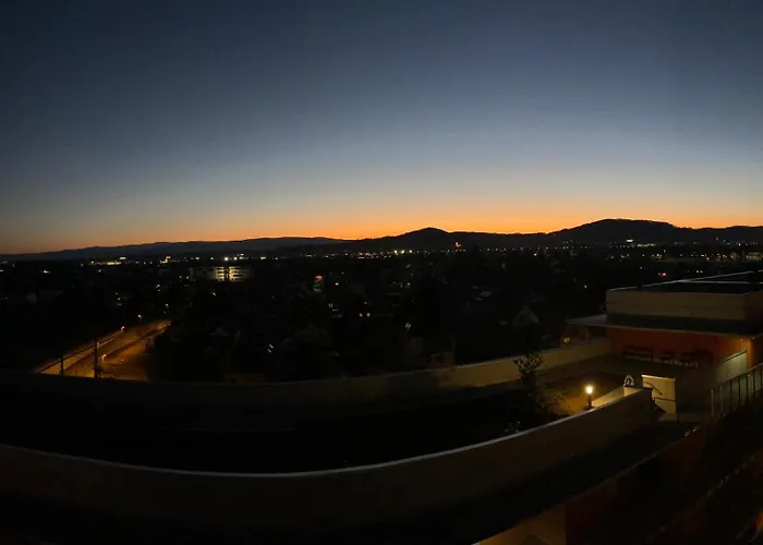 100 Qm Penthouse, Self-check-in, 2 Parkplaetze